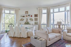 Avenue de la Bourdonnais III